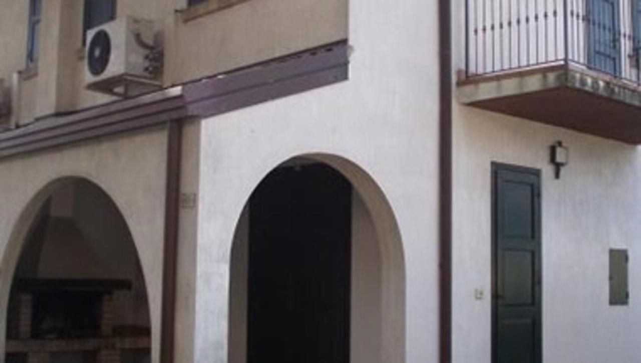 Amazing Villa With Private Garden In 比比翁 外观 照片